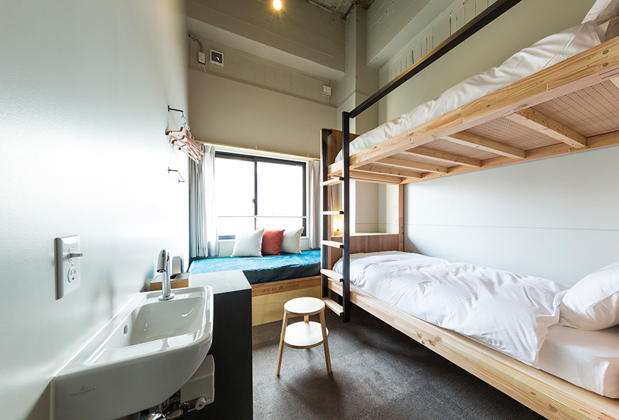 PRIVATE ROOMS